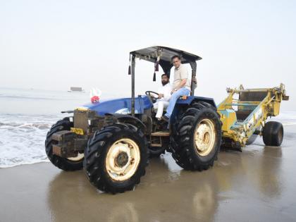 In pics: Eknath Shinde joins cleanliness drive at Mumbai's Juhu beach