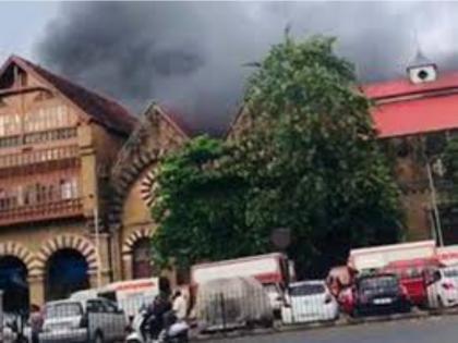 Fire breaks out at Mumbai's Crawford Market | Fire breaks out at Mumbai's Crawford Market