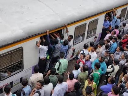 Mumbai Local Train Accident: 35-Year-Old Man Slips While Boarding Crowded Train at Ambernath Station, Dies During Treatment | Mumbai Local Train Accident: 35-Year-Old Man Slips While Boarding Crowded Train at Ambernath Station, Dies During Treatment Mumbai Local Train Accident: 35-Year-Old Man Slips While Boarding Crowded Train at Ambernath Station, Dies During Treatment | Mumbai Local Train Accident: 35-Year-Old Man Slips While Boarding Crowded Train at Ambernath Station, Dies During Treatment