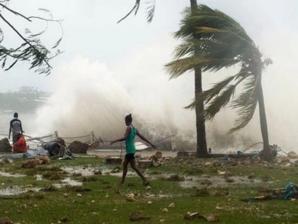 Cyclone Nisarga: Cyclone in Maharashtra shows signs of weakening | Cyclone Nisarga: Cyclone in Maharashtra shows signs of weakening