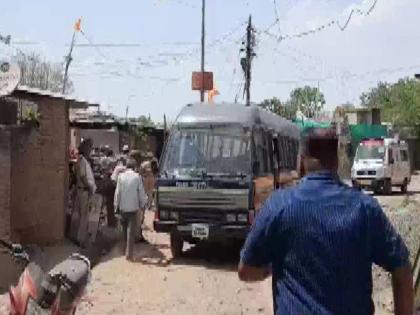 Two groups clash in Jalgaon after statue vandalised | Two groups clash in Jalgaon after statue vandalised Two groups clash in Jalgaon after statue vandalised | Two groups clash in Jalgaon after statue vandalised