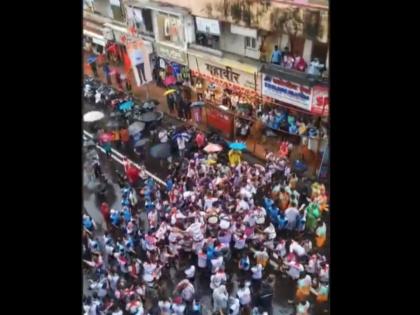 Dahi Handi 2025 in Mumbai: One Injured After Falling From Human Pyramids in Dadar | Dahi Handi 2025 in Mumbai: One Injured After Falling From Human Pyramids in Dadar