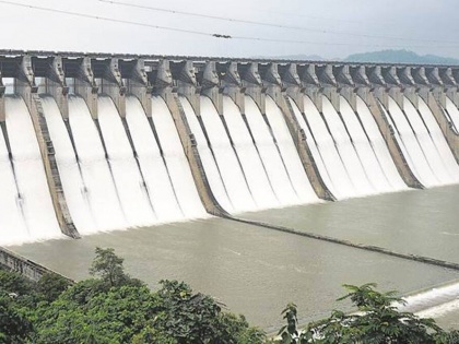 Khadakwasla dam 100 percent full; administration issues warning to citizens | Khadakwasla dam 100 percent full; administration issues warning to citizens