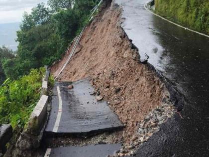 Darjeeling Landslide: At Least 14 Dead as Heavy Rain Batters West Bengal; Tourist Spots Closed | Darjeeling Landslide: At Least 14 Dead as Heavy Rain Batters West Bengal; Tourist Spots Closed