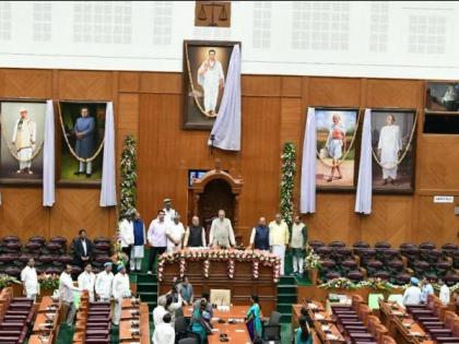 Congress stages protest after Savarkar's portrait unveiled in Karnataka Assembly | Congress stages protest after Savarkar's portrait unveiled in Karnataka Assembly