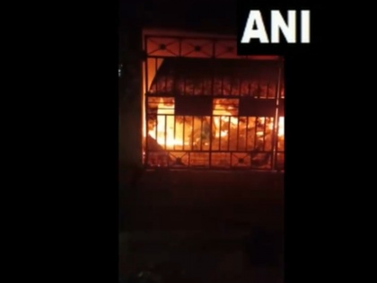 Delhi Fire: Massive Blaze Erupts in House in Shahdara Area (Watch Video) | Delhi Fire: Massive Blaze Erupts in House in Shahdara Area (Watch Video)