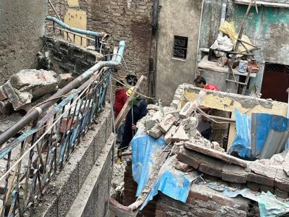 Delhi Building Collapse: 3 Dead, 14 Injured After Multi-Storey Building Collapses in Karol Bagh (Video)