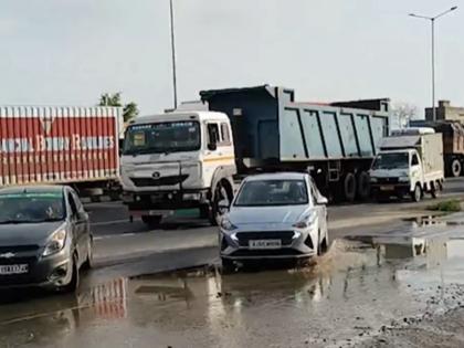 Delhi-Jaipur Highway Traffic Update: 2-Km-Long Vehicular Jam Near Kotputli Due to Damaged Service Lane (Watch) | Delhi-Jaipur Highway Traffic Update: 2-Km-Long Vehicular Jam Near Kotputli Due to Damaged Service Lane (Watch)
