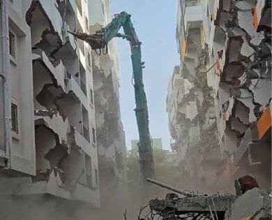 PMC bulldozes 500 unapproved flats, leaving several homeless | PMC bulldozes 500 unapproved flats, leaving several homeless PMC bulldozes 500 unapproved flats, leaving several homeless | PMC bulldozes 500 unapproved flats, leaving several homeless