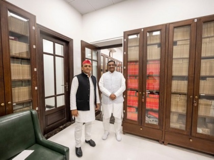 UP Assembly Elections 2022: Akhilesh Yadav welcomes Dharam Singh Saini in SP | UP Assembly Elections 2022: Akhilesh Yadav welcomes Dharam Singh Saini in SP