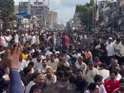 Mumbai: Protest Erupts in Dharavi Area As BMC Arrives to Demolish Alleged Illegal Portion of Mosque (Watch Video)