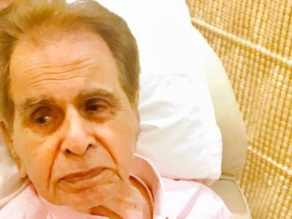 Dilip Kumar Funeral: Mortal remains of legendary actor wrapped in Indian tricolor | Dilip Kumar Funeral: Mortal remains of legendary actor wrapped in Indian tricolor