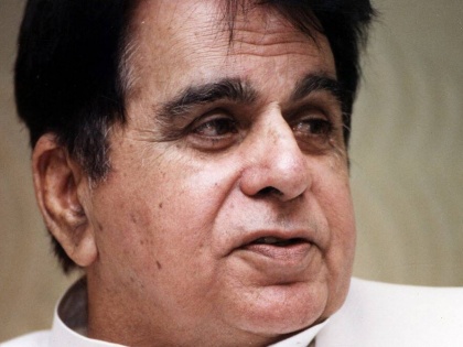 Police personnels arrive at Dilip Kumar's residence to accord state honours | Police personnels arrive at Dilip Kumar's residence to accord state honours