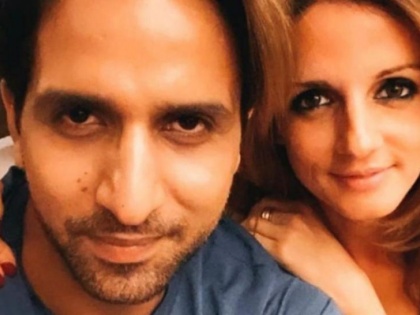 Sussanne Khan gets cosy with rumoured boyfriend Arslan Goni on the couch | Sussanne Khan gets cosy with rumoured boyfriend Arslan Goni on the couch