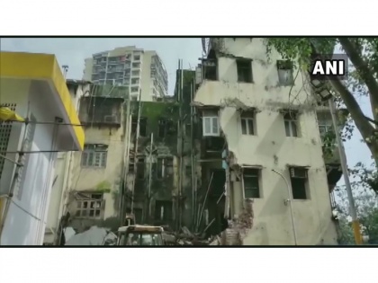 Dongri building collapse: 65 year old dies after multi-storeyed building collapses in Mumbai | Dongri building collapse: 65 year old dies after multi-storeyed building collapses in Mumbai