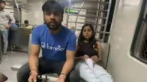 Mumbai: Man shares video of 2 passengers who misbehaved in local train | Mumbai: Man shares video of 2 passengers who misbehaved in local train