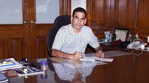 BMC commissioner Iqbal Singh Chahal unveils Rs 52,619.07 crore budget | BMC commissioner Iqbal Singh Chahal unveils Rs 52,619.07 crore budget BMC commissioner Iqbal Singh Chahal unveils Rs 52,619.07 crore budget | BMC commissioner Iqbal Singh Chahal unveils Rs 52,619.07 crore budget