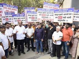 Homebuyers held peaceful protest at Patra Chawl in Mumbai | Homebuyers held peaceful protest at Patra Chawl in Mumbai