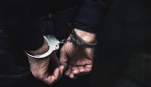 Mumbai: 30 held during a raid on bar at Tardeo | Mumbai: 30 held during a raid on bar at Tardeo Mumbai: 30 held during a raid on bar at Tardeo | Mumbai: 30 held during a raid on bar at Tardeo