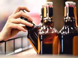 Maharashtra: Man held for stocking foreign liquor worth Rs 7.50 lakh | Maharashtra: Man held for stocking foreign liquor worth Rs 7.50 lakh