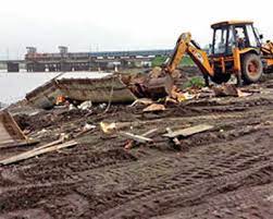 Palghar: Two booked after illegal sand mining in Vaitarna river threatens rail bridge safety | Palghar: Two booked after illegal sand mining in Vaitarna river threatens rail bridge safety Palghar: Two booked after illegal sand mining in Vaitarna river threatens rail bridge safety | Palghar: Two booked after illegal sand mining in Vaitarna river threatens rail bridge safety