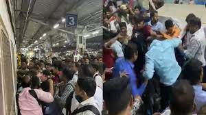 Watch: Two commuters blocking local train door thrashed by passengers in Thane | Watch: Two commuters blocking local train door thrashed by passengers in Thane Watch: Two commuters blocking local train door thrashed by passengers in Thane | Watch: Two commuters blocking local train door thrashed by passengers in Thane