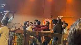Navi Mumbai: Gang ransacks restaurant, beats up staff | Navi Mumbai: Gang ransacks restaurant, beats up staff