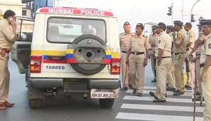Mumbai police attacked by NDPS case accused mother and seven others | Mumbai police attacked by NDPS case accused mother and seven others Mumbai police attacked by NDPS case accused mother and seven others | Mumbai police attacked by NDPS case accused mother and seven others