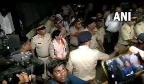 Mumbai police detained MVA workers for protesting against state govt | Mumbai police detained MVA workers for protesting against state govt Mumbai police detained MVA workers for protesting against state govt | Mumbai police detained MVA workers for protesting against state govt