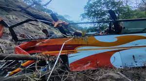 Raigad: 7 dead, 25 injured after bus falls into gorge | Raigad: 7 dead, 25 injured after bus falls into gorge