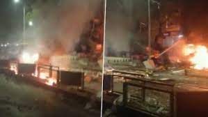 Maharashtra: 2 injured after massive fire guts three shops on Pune-Satara road | Maharashtra: 2 injured after massive fire guts three shops on Pune-Satara road