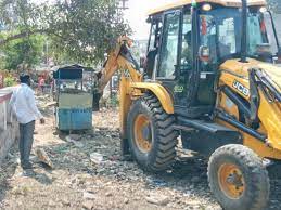 Latur: Encroachments removed from more than 4,000 roads | Latur: Encroachments removed from more than 4,000 roads Latur: Encroachments removed from more than 4,000 roads | Latur: Encroachments removed from more than 4,000 roads