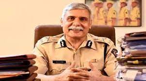 SC refuses to interfere with Delhi HC verdict granting bail to ex-Mumbai top cop Sanjay Pandey in NSE phone tapping case | SC refuses to interfere with Delhi HC verdict granting bail to ex-Mumbai top cop Sanjay Pandey in NSE phone tapping case