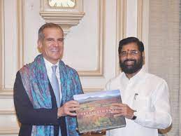US Ambassador Eric Garcetti relishes Vada Pav served by Maha CM Eknath Shinde in Mumbai | US Ambassador Eric Garcetti relishes Vada Pav served by Maha CM Eknath Shinde in Mumbai