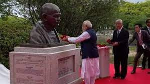 PM Modi unveils Mahatma Gandhi's bust in Hiroshima | PM Modi unveils Mahatma Gandhi's bust in Hiroshima