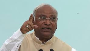Mallikarjun Kharge hits out at PM Modi over withdrawal of Rs 2,000 currency notes, says he is troubling people | Mallikarjun Kharge hits out at PM Modi over withdrawal of Rs 2,000 currency notes, says he is troubling people
