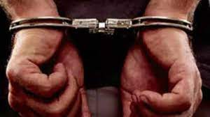 Mumbai: Four held for assaulting policeman | Mumbai: Four held for assaulting policeman Mumbai: Four held for assaulting policeman | Mumbai: Four held for assaulting policeman