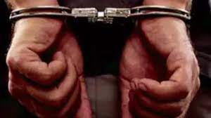 Latur: Mumbai couple booked for duping farmer of Rs 12.8 lakh by promising to get his sons job with CR | Latur: Mumbai couple booked for duping farmer of Rs 12.8 lakh by promising to get his sons job with CR Latur: Mumbai couple booked for duping farmer of Rs 12.8 lakh by promising to get his sons job with CR | Latur: Mumbai couple booked for duping farmer of Rs 12.8 lakh by promising to get his sons job with CR