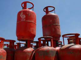 Commercial LPG cylinders' price slashed by Rs 83.5, check latest rates | Commercial LPG cylinders' price slashed by Rs 83.5, check latest rates