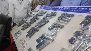 Thane: Police seizes 17 country-made pistols, 12 live cartridges from 2 men hailing from MP | Thane: Police seizes 17 country-made pistols, 12 live cartridges from 2 men hailing from MP Thane: Police seizes 17 country-made pistols, 12 live cartridges from 2 men hailing from MP | Thane: Police seizes 17 country-made pistols, 12 live cartridges from 2 men hailing from MP