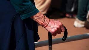 Thane: Two women booked for kicking, assaulting senior citizen over petty dispute | Thane: Two women booked for kicking, assaulting senior citizen over petty dispute Thane: Two women booked for kicking, assaulting senior citizen over petty dispute | Thane: Two women booked for kicking, assaulting senior citizen over petty dispute