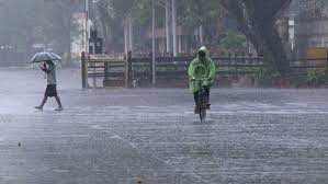 Mumbai suburbs receive moderate to heavy rains, more showers likely | Mumbai suburbs receive moderate to heavy rains, more showers likely Mumbai suburbs receive moderate to heavy rains, more showers likely | Mumbai suburbs receive moderate to heavy rains, more showers likely