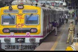 Mumbai: GRP launches awareness programme for women travelling by local trains | Mumbai: GRP launches awareness programme for women travelling by local trains