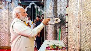 Pune: PM Modi performs pooja at Dagdusheth Halwai Ganesh temple | Pune: PM Modi performs pooja at Dagdusheth Halwai Ganesh temple