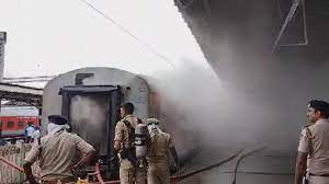 Fire breaks out in two coaches of Mumbai-Bengaluru Udyan Express, no casualties reported | Fire breaks out in two coaches of Mumbai-Bengaluru Udyan Express, no casualties reported