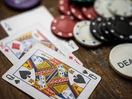 Mumbai: Police held 37 after gambling den busted at hotel | Mumbai: Police held 37 after gambling den busted at hotel