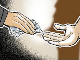 Mumbai: 2 former customs officials get three years in jail for taking bribe at airport | Mumbai: 2 former customs officials get three years in jail for taking bribe at airport