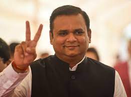 SC asks Maharashtra speaker to begin hearing on disqualification of Shiv Sena MLAs | SC asks Maharashtra speaker to begin hearing on disqualification of Shiv Sena MLAs