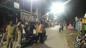 Nandurbar: Tension erupts after one group hurls stones at other during religious procession | Nandurbar: Tension erupts after one group hurls stones at other during religious procession