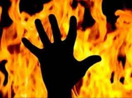 Raigad: 26-year-old son sets mother on fire after quarrel over meal | Raigad: 26-year-old son sets mother on fire after quarrel over meal Raigad: 26-year-old son sets mother on fire after quarrel over meal | Raigad: 26-year-old son sets mother on fire after quarrel over meal